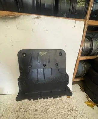 Audi A3 8Y Engine splash shield/under tray 5wa825236d