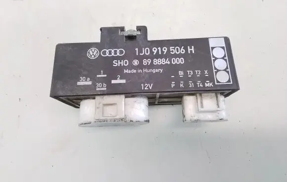 Skoda Octavia Mk1 (1U) Coolant fan relay 1J0919506H