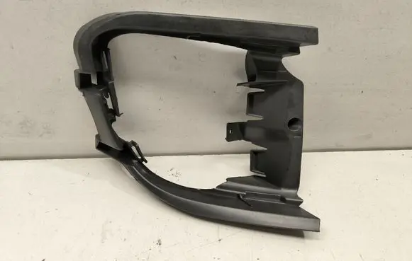 Volkswagen Jetta VI Fog light bracket 
