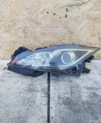 Mazda 3 II Headlight/headlamp