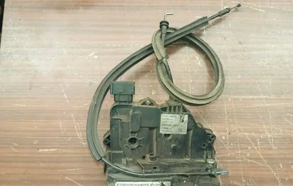 Citroen Jumper Front door lock 1350148080