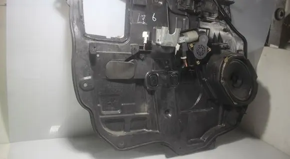 Mazda 5 Front window lifting mechanism without motor