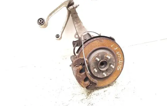 Infiniti Q50 Front wheel hub