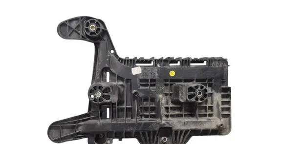 Volkswagen PASSAT B6 Battery tray 1K0915333