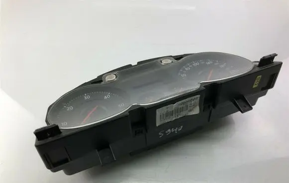 Volkswagen PASSAT B6 Speedometer (instrument cluster) 3C0920860K S940