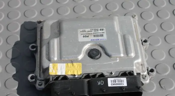Hyundai i30 Engine control unit/module 39199-04AG0 3919904AG0