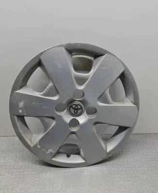 Toyota Corolla E120 E130 R15 wheel hub/cap/trim 4260202200