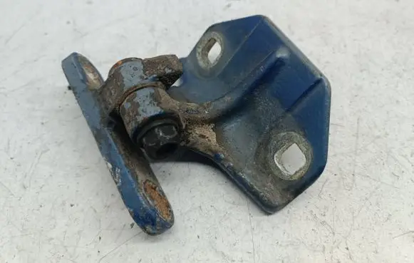 Mercedes-Benz A W168 Front door lower hinge 