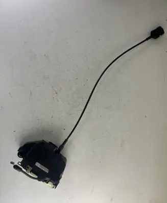 Renault Megane II Front door lock 8200027779