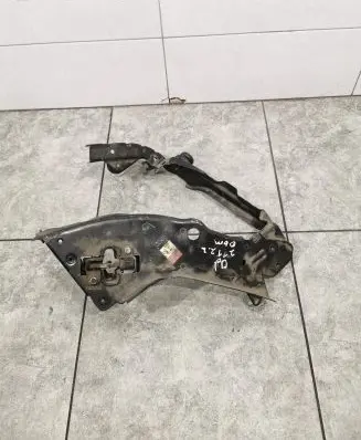 Mercedes-Benz E W211 Headlight/headlamp mounting bracket