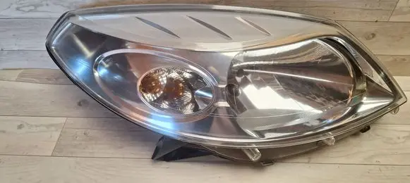 Dacia Sandero Headlight/headlamp 8200733877 00367882