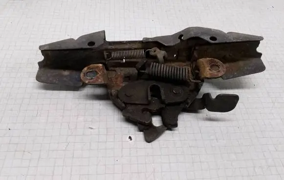 Toyota Corolla E120 E130 Engine bonnet/hood lock/catch
