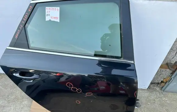 KIA Ceed Rear door