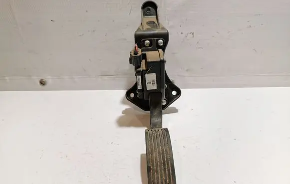 Hyundai Santa Fe Accelerator throttle pedal 327262B100 30211A2B100