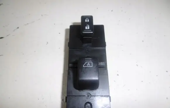Infiniti QX50 (J50) Electric window control switch