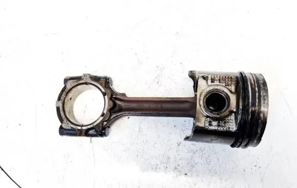 Nissan Almera Tino Piston with connecting rod