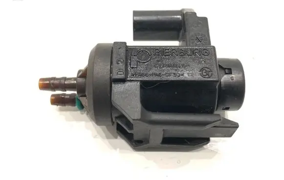 BMW 5 G30 G31 G38 Fuel pressure regulator 8570591