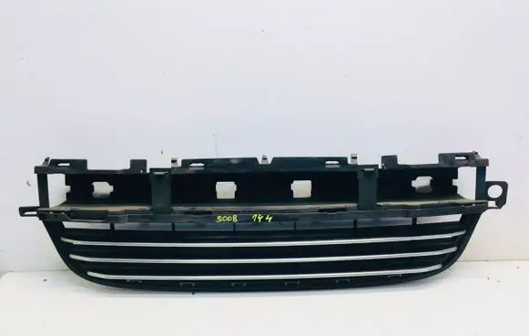 Peugeot 5008 Front bumper upper radiator grill