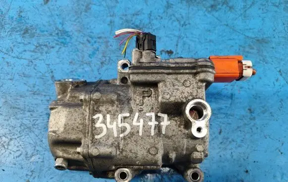 Toyota Prius+ (ZVW40) Air conditioning (A/C) compressor (pump) 8837047060