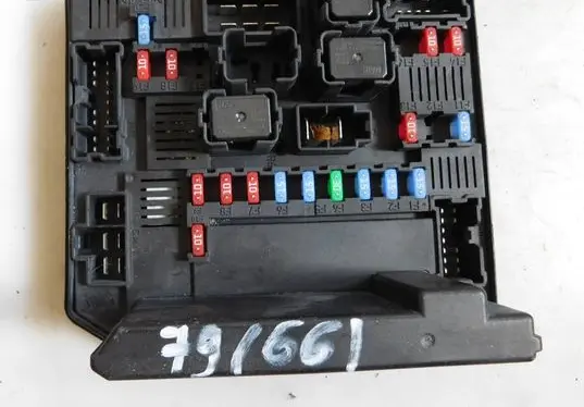 Nissan Qashqai Fuse module 284B7BB00C 522792F02 4640007591