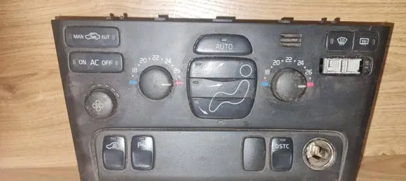 Volvo XC90 Climate control unit 8682734