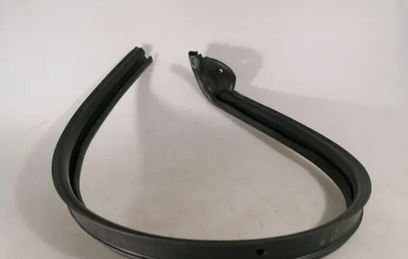 Renault Trafic III (X82) Front door rubber seal M882D2