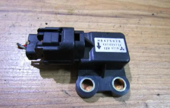 Mitsubishi Pajero Pinin Airbag deployment crash/impact sensor mr475078 x2t22371a