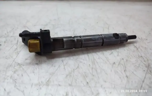Mercedes-Benz S W221 Fuel injector 0445115027