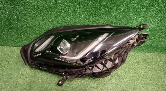 Maserati GranTurismo II Headlight/headlamp 06701588600