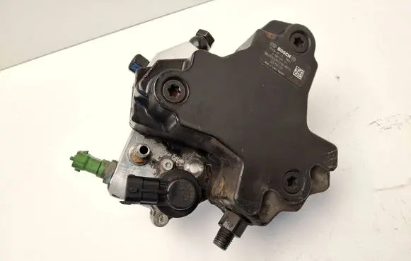 Volvo V70 Fuel injection high pressure pump 30756125