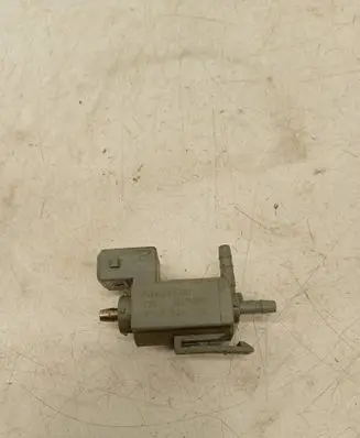 BMW 7 E65 E66 Vacuum valve 7516376