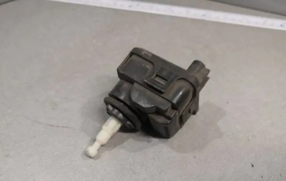 Volvo S40, V40 Headlight level adjustment motor 00728232