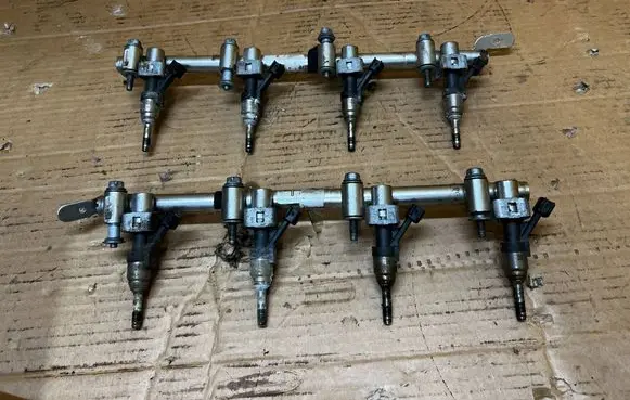 Cadillac Escalade Fuel injectors set 12668393 12709470 12668410