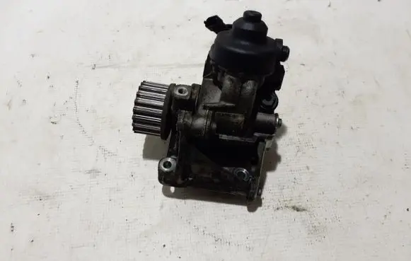 Renault Kangoo II Fuel injection high pressure pump 167007358R