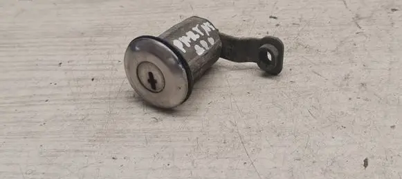 Peugeot Partner Front door lock (next to the handle) 