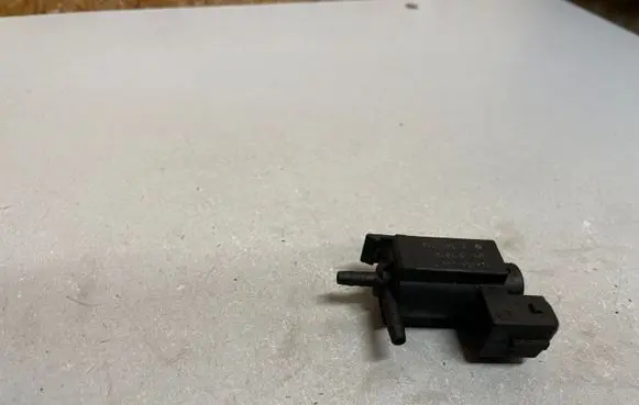 BMW 5 E60 E61 Turbo solenoid valve 1742712