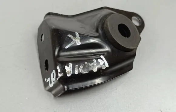 Honda HR-V Radiator mount bracket