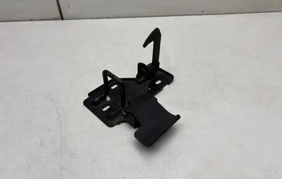 Volkswagen Touareg I Engine bonnet/hood lock/latch loop/hook 6Q0823480B