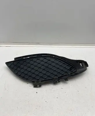 Mercedes-Benz A W176 Front bumper lower grill A1768850322 280060027