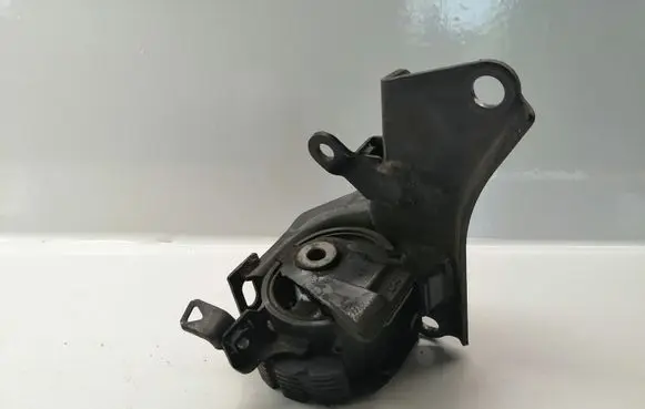 Toyota Avensis T250 Engine mount bracket 123720R010