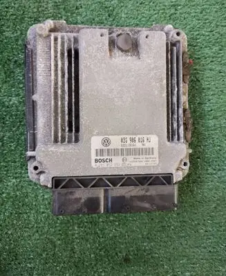 Volkswagen Golf V Engine control unit/module 03G906016HJ