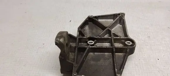 Volkswagen PASSAT B5 Engine mounting bracket 028260885A