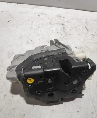 Seat Altea XL Front door lock 1P2837015