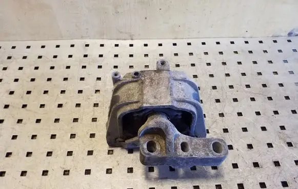 Audi A3 S3 8P Engine mount bracket