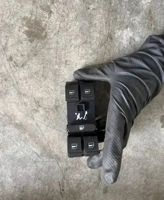 Volkswagen Tiguan Electric window control switch 1K4959857B