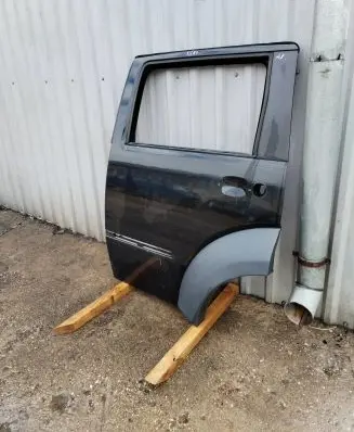 Dodge Nitro Rear door
