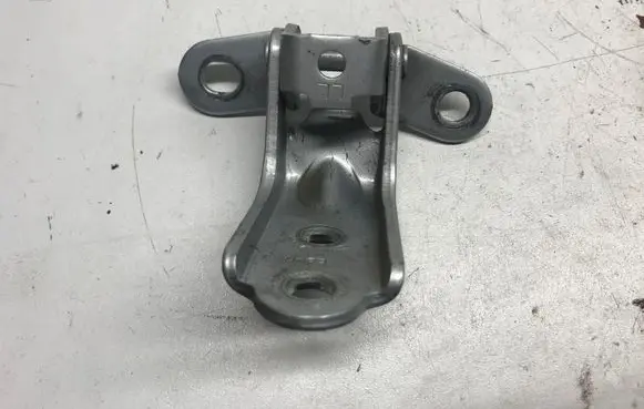 KIA Venga Rear door lower hinge