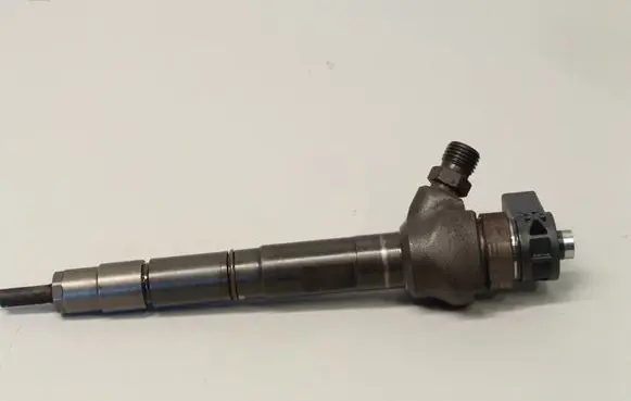 Volkswagen Golf VII Fuel injector 0445110477 04L130277AJ