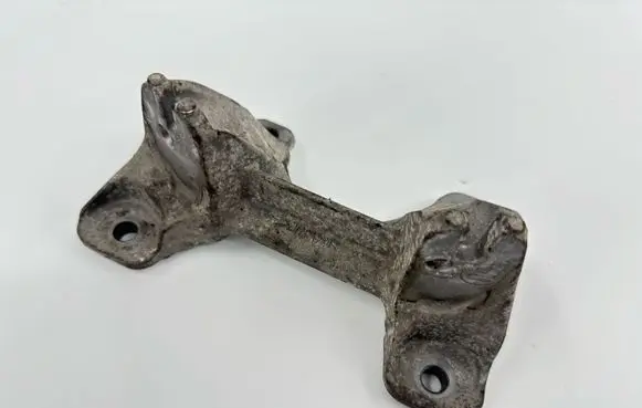 BMW 1 F20 F21 Gearbox mounting bracket 6796613