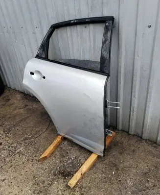 Infiniti FX Rear door